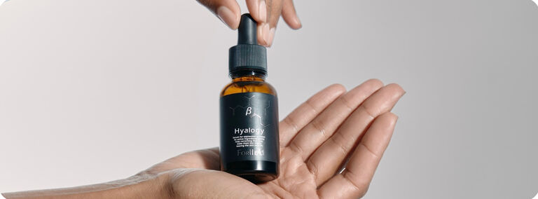 Serum drops from a Forlle&rsquo;d dropper bottle into a hand