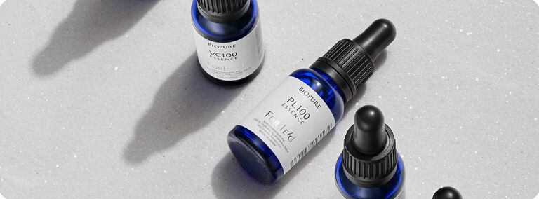 Forlle&rsquo;d serum bottles on a grey surface